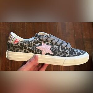 Very G size 9 Cosmic 2